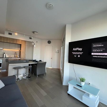 Beautiful One Bedroom Downtown Condo With Pool And Free Parking Montréal Exterior foto