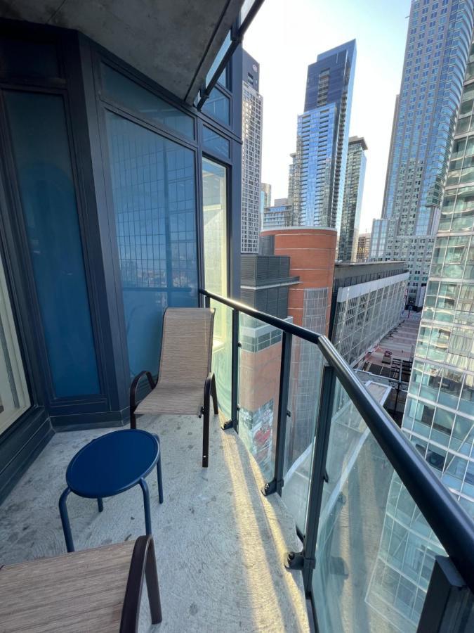 Beautiful One Bedroom Downtown Condo With Pool And Free Parking Montréal Exterior foto