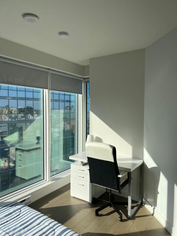Beautiful One Bedroom Downtown Condo With Pool And Free Parking Montréal Exterior foto