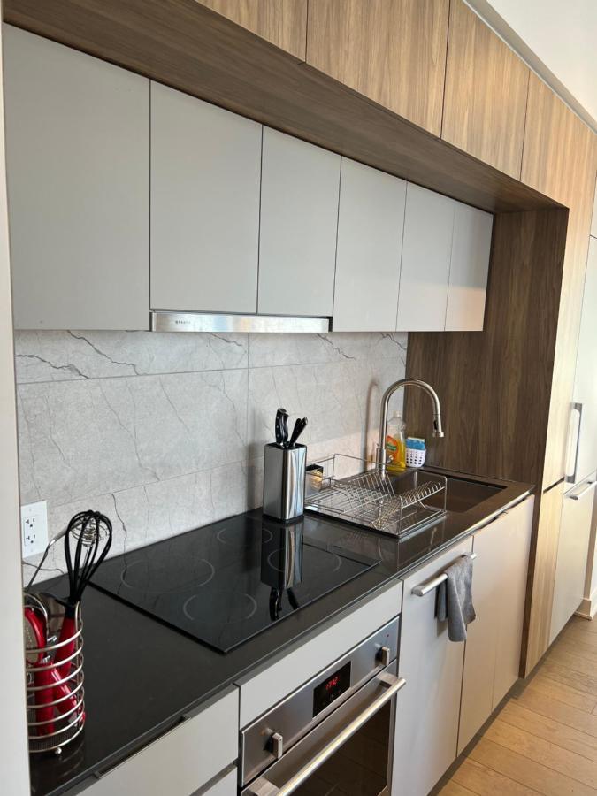 Beautiful One Bedroom Downtown Condo With Pool And Free Parking Montréal Exterior foto