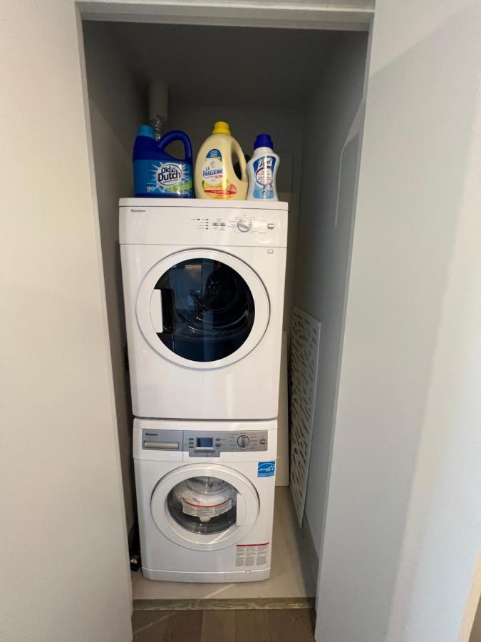 Beautiful One Bedroom Downtown Condo With Pool And Free Parking Montréal Exterior foto