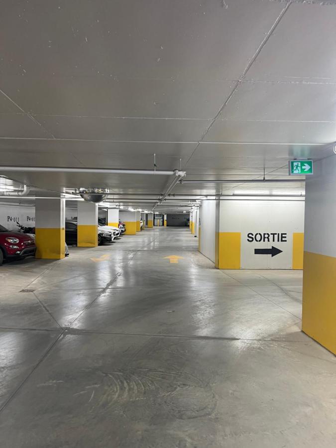Beautiful One Bedroom Downtown Condo With Pool And Free Parking Montréal Exterior foto