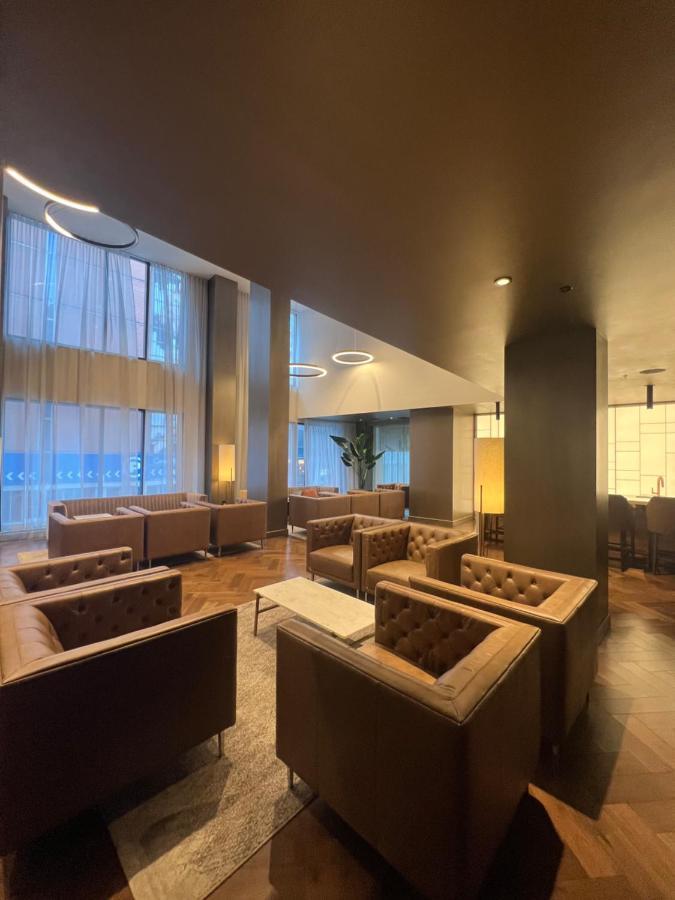 Beautiful One Bedroom Downtown Condo With Pool And Free Parking Montréal Exterior foto