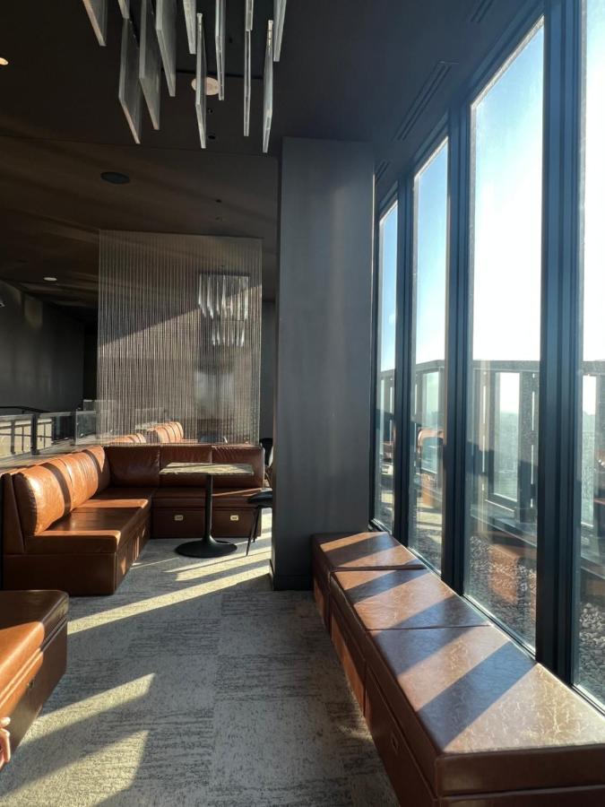 Beautiful One Bedroom Downtown Condo With Pool And Free Parking Montréal Exterior foto