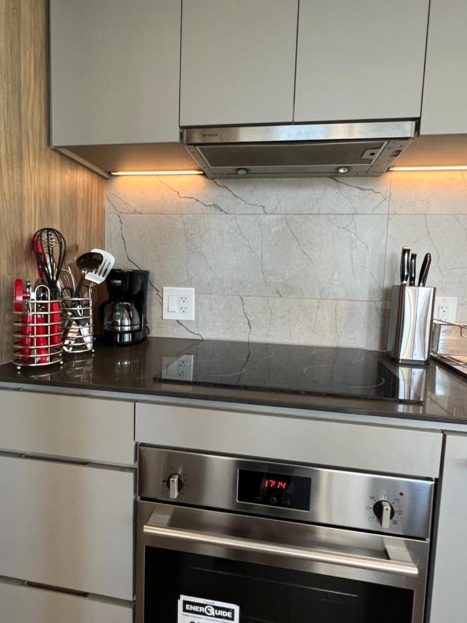 Beautiful One Bedroom Downtown Condo With Pool And Free Parking Montréal Exterior foto